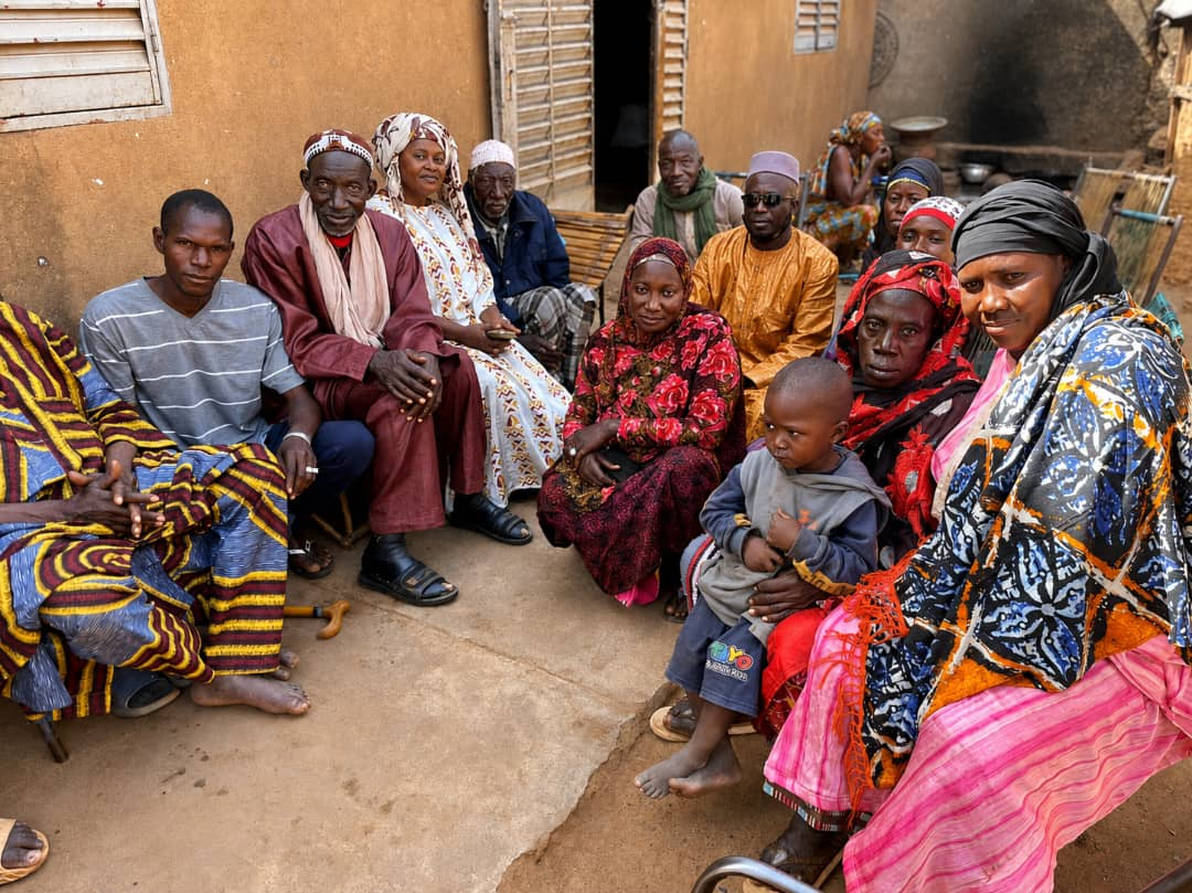 Rencontre d’An Bessé Mali avec le chef de village et les habitants de Soundougouba